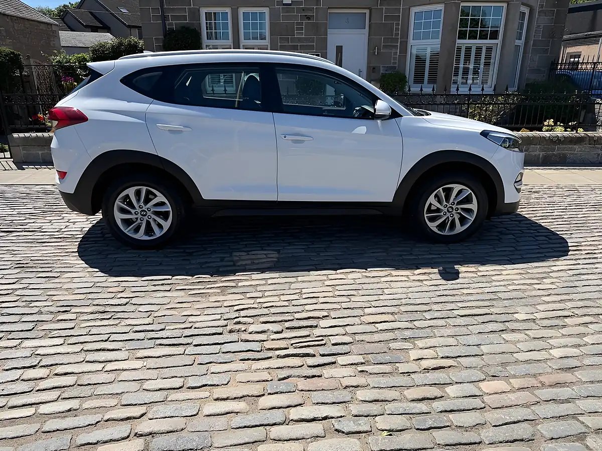 Used 2018 Hyundai Tucson Se Nav Polar White - Interior and Exterior details 8