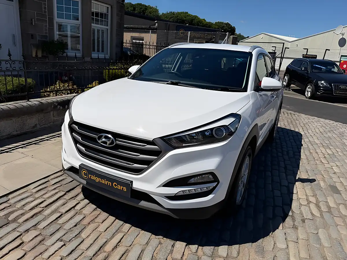 Used 2018 Hyundai Tucson Se Nav Polar White - Interior and Exterior details 9