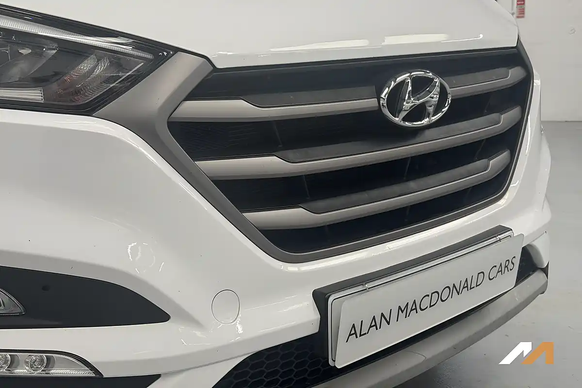 Used 2018 Hyundai Tucson Se Nav Polar White - Interior and Exterior details 11