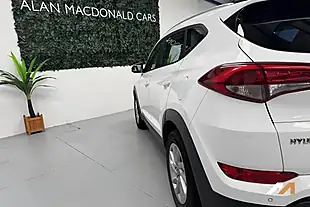 Used 2018 Hyundai Tucson Se Nav Polar White - Interior and Exterior details 13