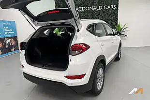 Used 2018 Hyundai Tucson Se Nav Polar White - Interior and Exterior details 14