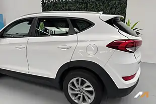 Used 2018 Hyundai Tucson Se Nav Polar White - Interior and Exterior details 15