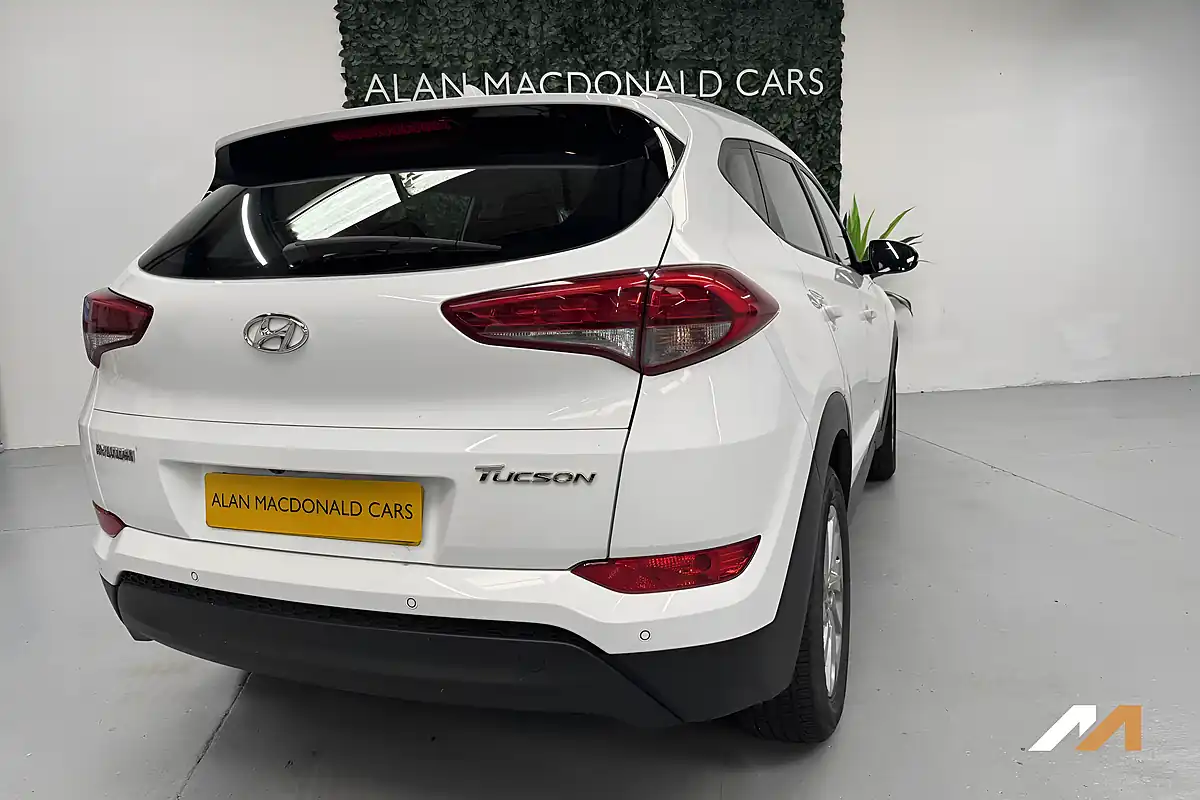 Used 2018 Hyundai Tucson Se Nav Polar White - Interior and Exterior details 2