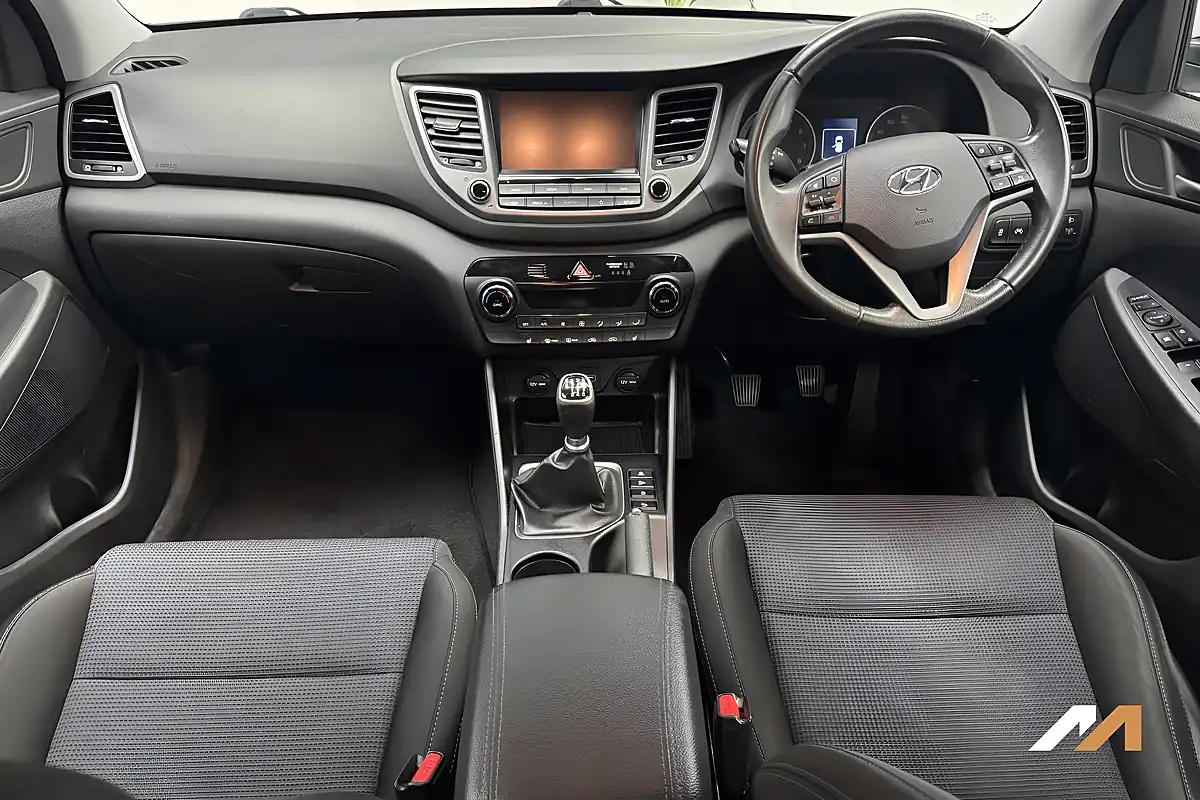 Used 2018 Hyundai Tucson Se Nav Polar White - Interior and Exterior details 3