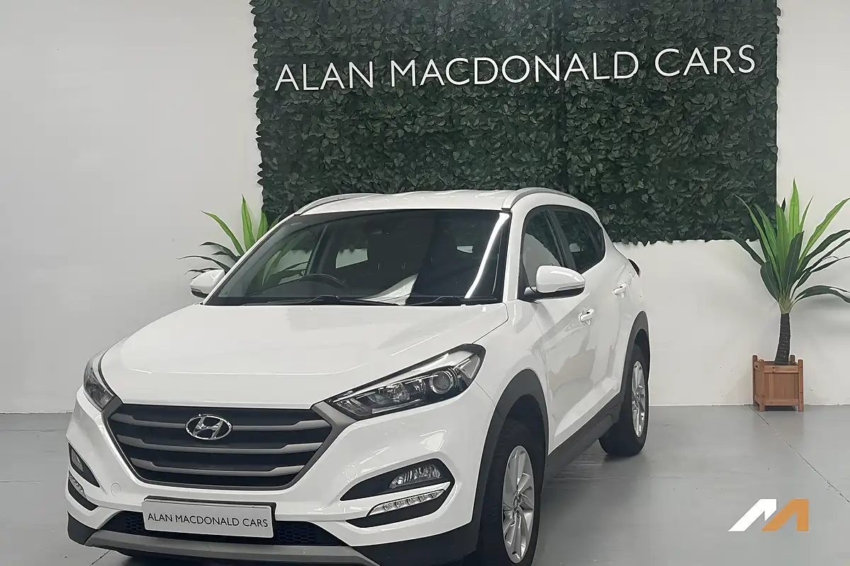 Used 2018 Hyundai Tucson Se Nav Polar White - Interior and Exterior details 4
