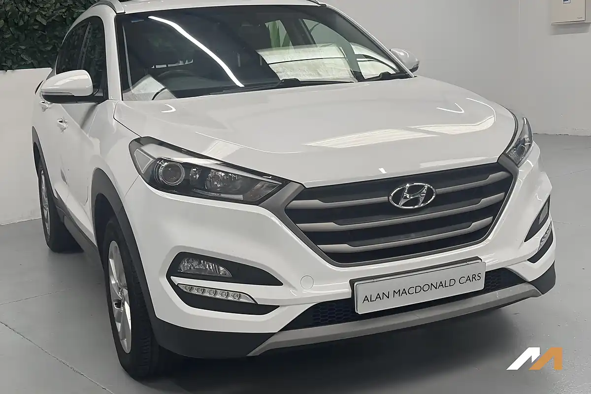 Used 2018 Hyundai Tucson Se Nav Polar White - Interior and Exterior details 5