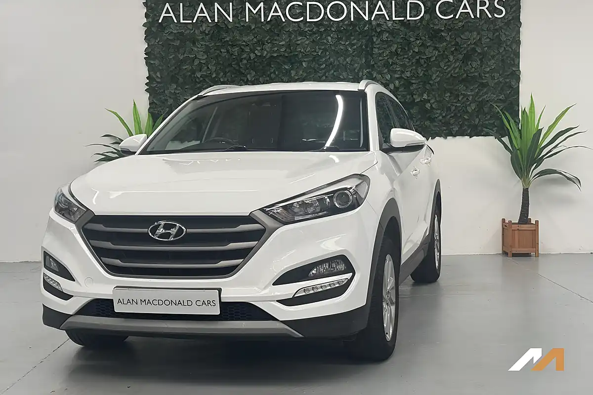 Used 2018 Hyundai Tucson Se Nav Polar White - Interior and Exterior details 7