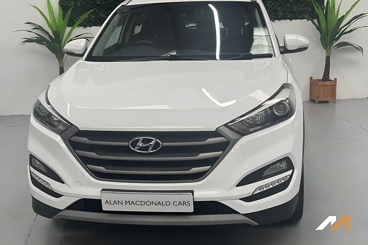 Used 2018 Hyundai Tucson Se Nav Polar White - Interior and Exterior details 8