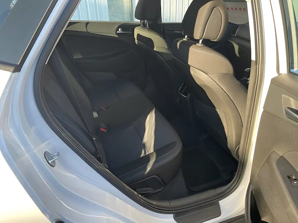 Used 2018 Hyundai Tucson Se Nav Polar White - Interior and Exterior details 11