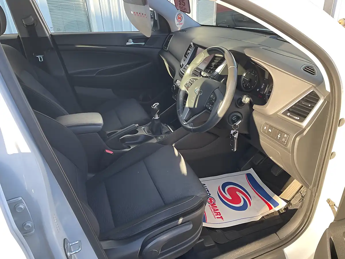 Used 2018 Hyundai Tucson Se Nav Polar White - Interior and Exterior details 12