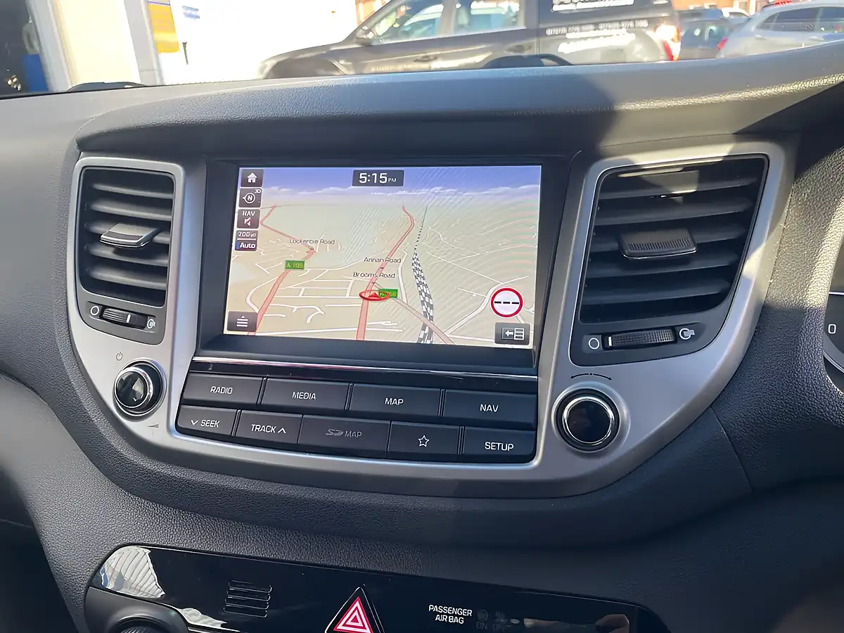 Used 2018 Hyundai Tucson Se Nav Polar White - Interior and Exterior details 14