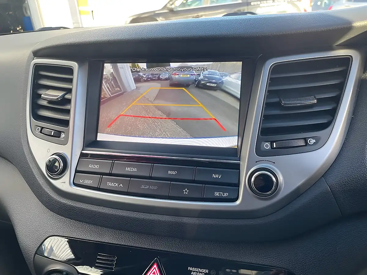 Used 2018 Hyundai Tucson Se Nav Polar White - Interior and Exterior details 15