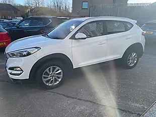 Used 2018 Hyundai Tucson Se Nav Polar White - Interior and Exterior details 5