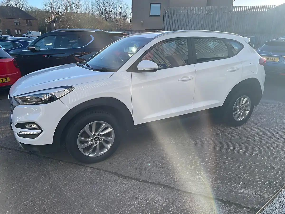 Used 2018 Hyundai Tucson Se Nav Polar White - Interior and Exterior details 5