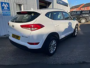 Used 2018 Hyundai Tucson Se Nav Polar White - Interior and Exterior details 8