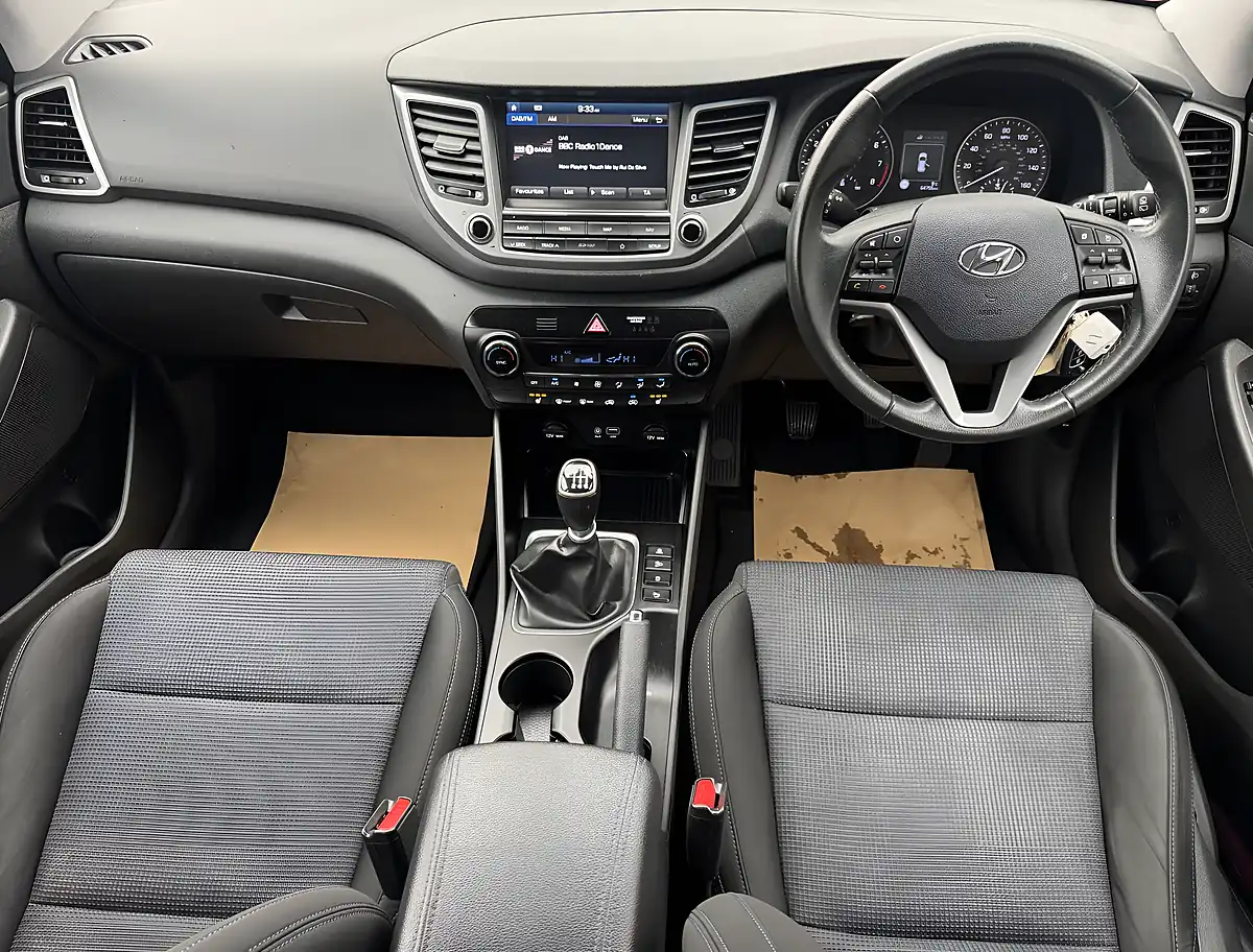 Used 2018 Hyundai Tucson Se Nav Red - Interior and Exterior details 13
