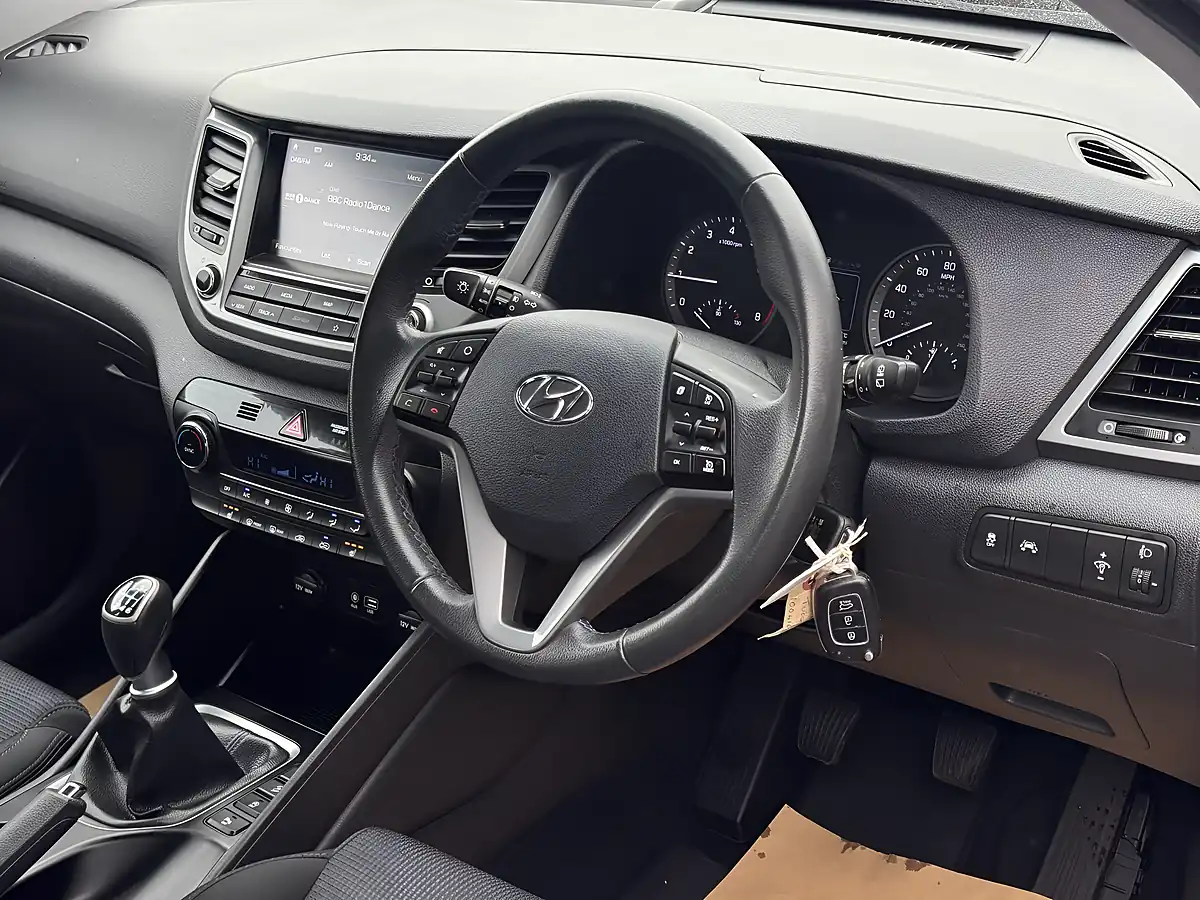 Used 2018 Hyundai Tucson Se Nav Red - Interior and Exterior details 14