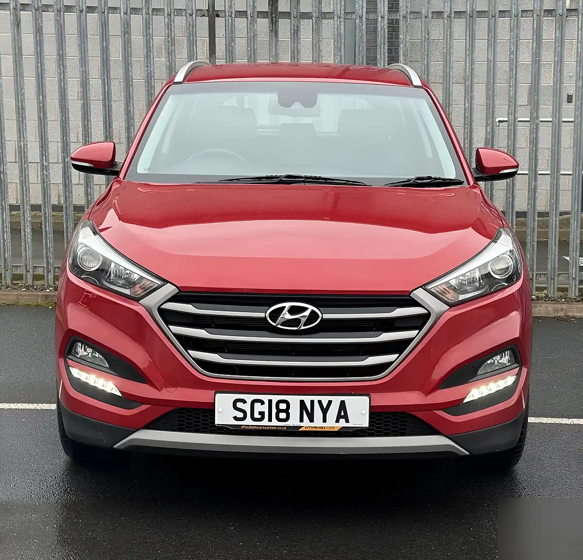Used 2018 Hyundai Tucson Se Nav Red - Interior and Exterior details 3