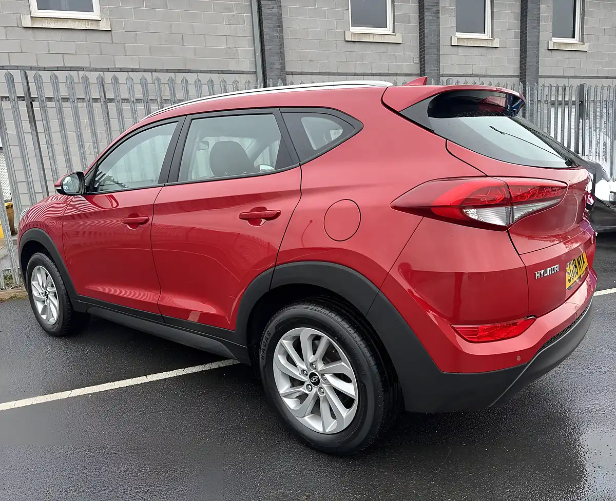 Used 2018 Hyundai Tucson Se Nav Red - Interior and Exterior details 4