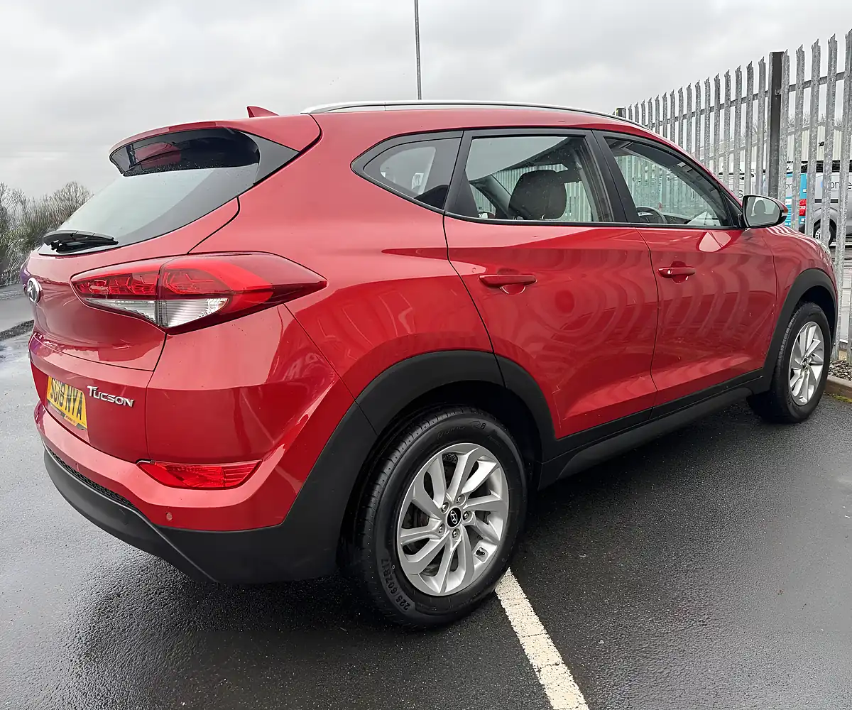 Used 2018 Hyundai Tucson Se Nav Red - Interior and Exterior details 5