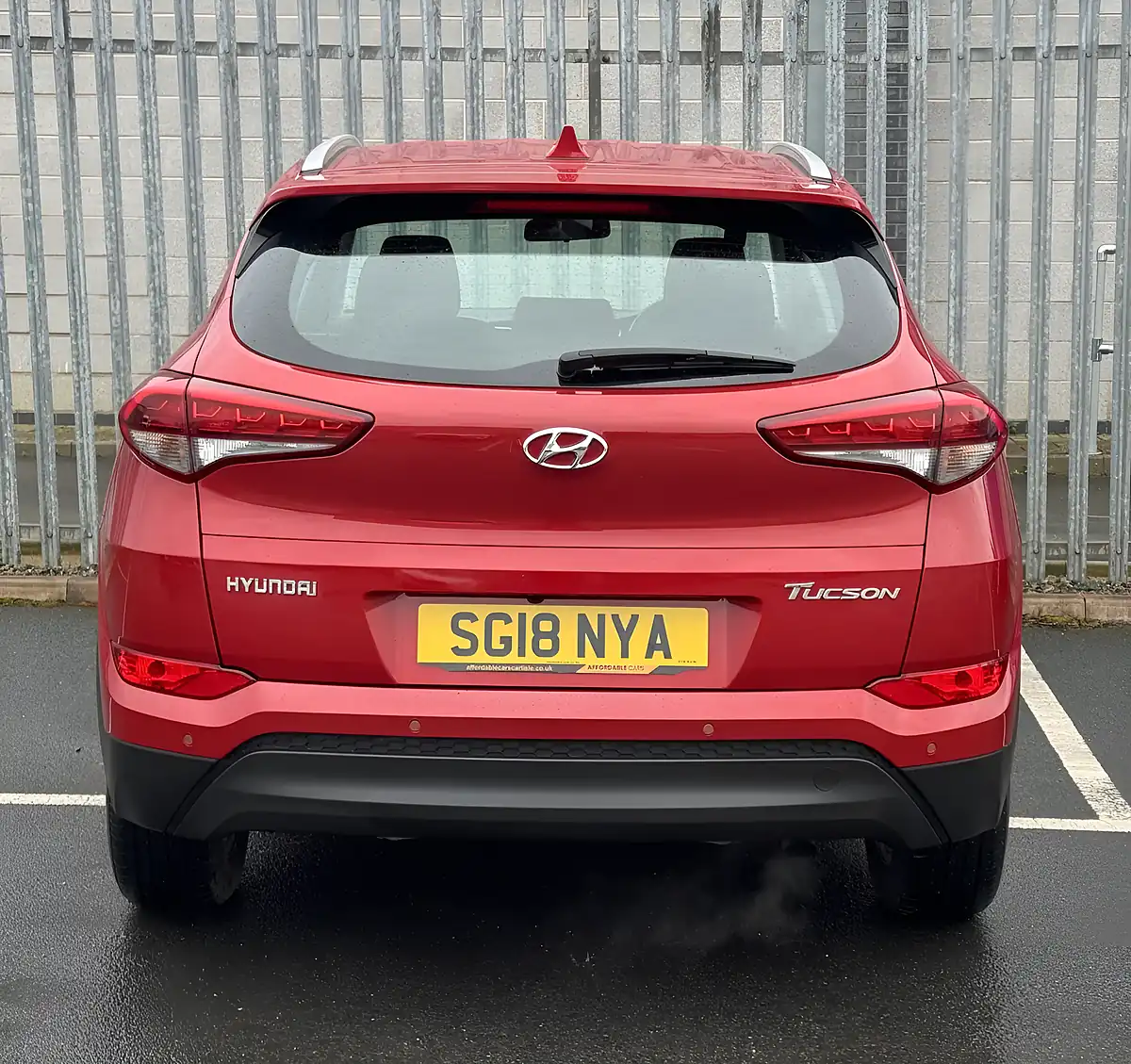Used 2018 Hyundai Tucson Se Nav Red - Interior and Exterior details 6