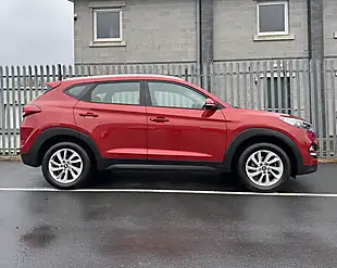 Used 2018 Hyundai Tucson Se Nav Red - Interior and Exterior details 7