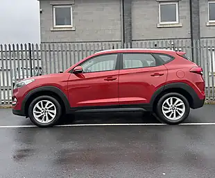 Used 2018 Hyundai Tucson Se Nav Red - Interior and Exterior details 8
