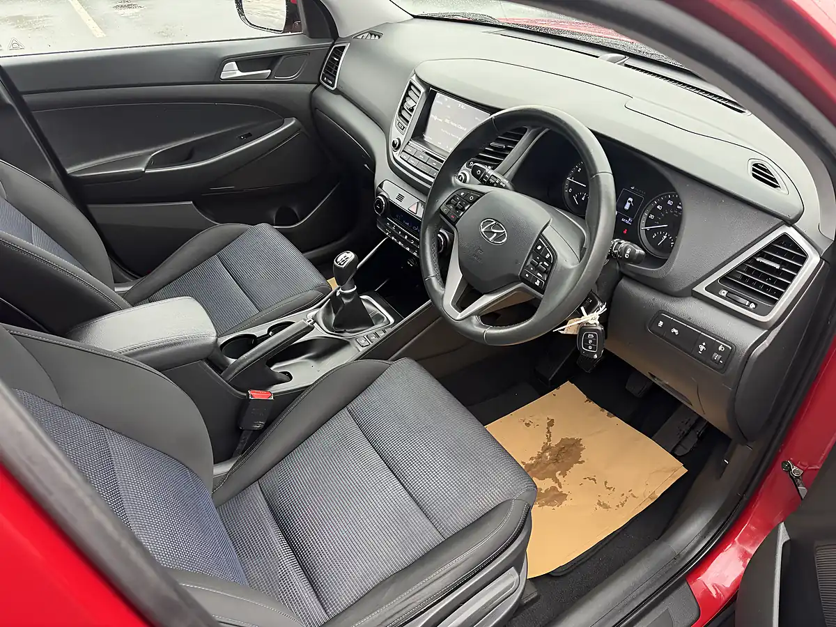 Used 2018 Hyundai Tucson Se Nav Red - Interior and Exterior details 9