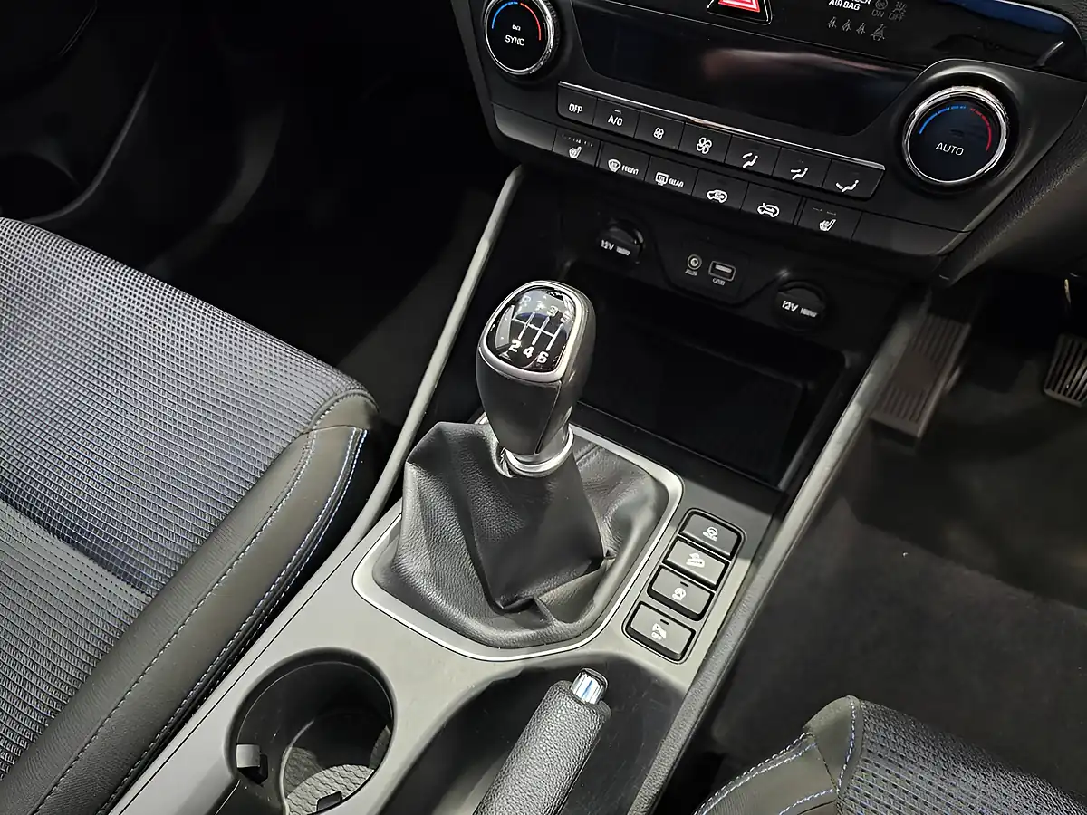 Used 2018 Hyundai Tucson Se White - Interior and Exterior details 12