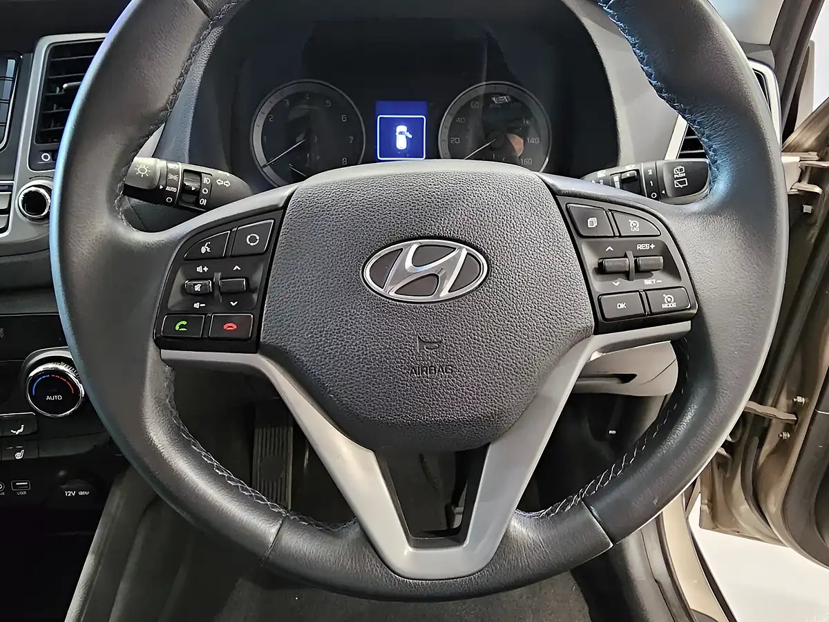 Used 2018 Hyundai Tucson Se White - Interior and Exterior details 13