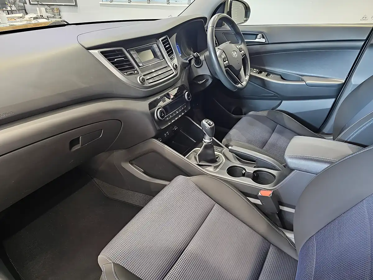 Used 2018 Hyundai Tucson Se White - Interior and Exterior details 14