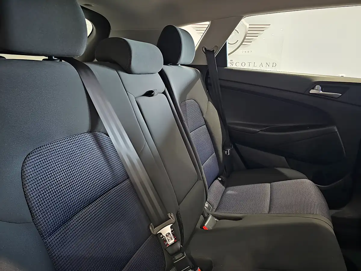 Used 2018 Hyundai Tucson Se White - Interior and Exterior details 15