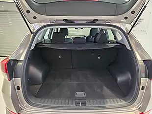 Used 2018 Hyundai Tucson Se White - Interior and Exterior details 16