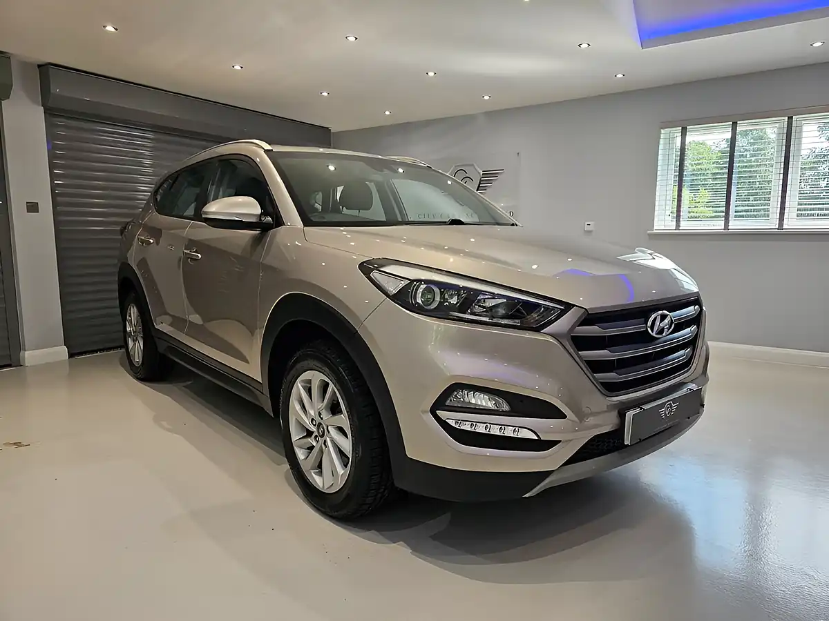Used 2018 Hyundai Tucson Se White - Interior and Exterior details 3