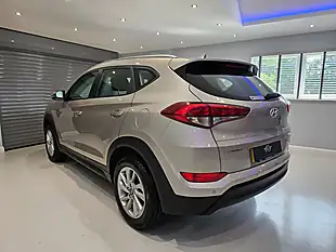 Used 2018 Hyundai Tucson Se White - Interior and Exterior details 6