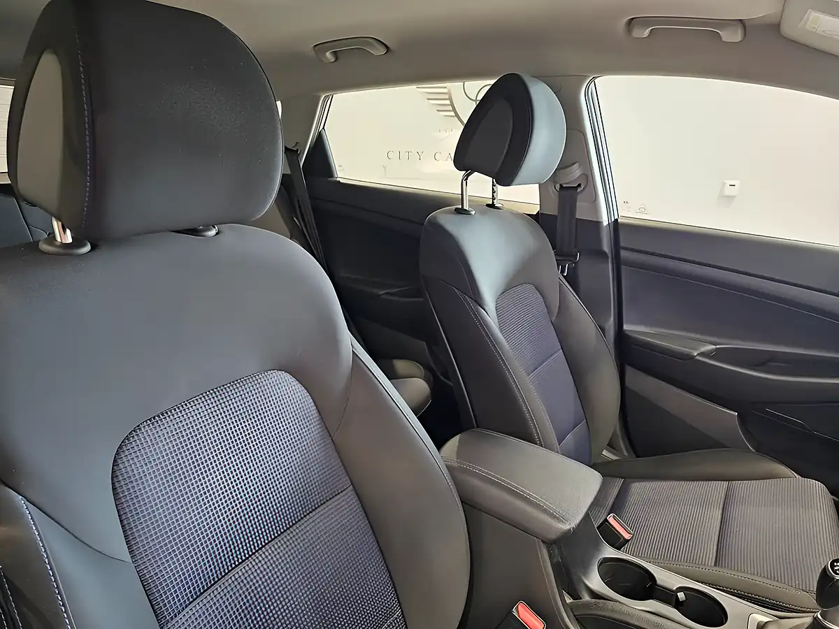 Used 2018 Hyundai Tucson Se White - Interior and Exterior details 9