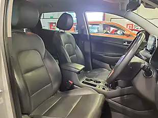 Used 2018 Hyundai Tucson Silver - Interior and Exterior details 6