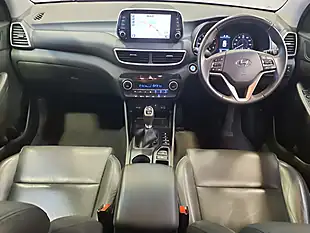 Used 2018 Hyundai Tucson Silver - Interior and Exterior details 7
