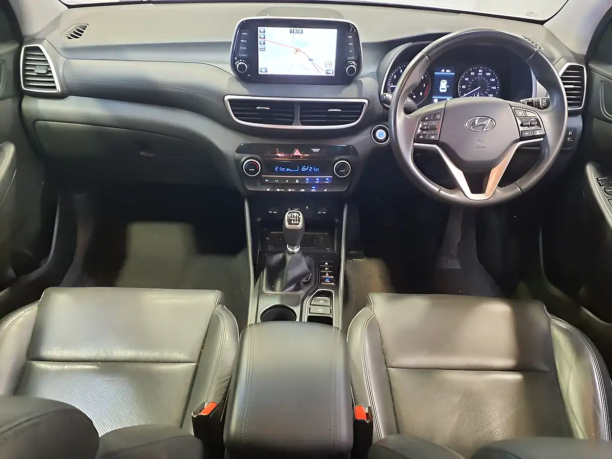 Used 2018 Hyundai Tucson Silver - Interior and Exterior details 7