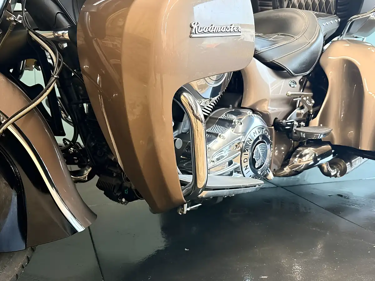 Used 2018 Indian Roadmaster Tourer Bronze - Interior and Exterior details 14