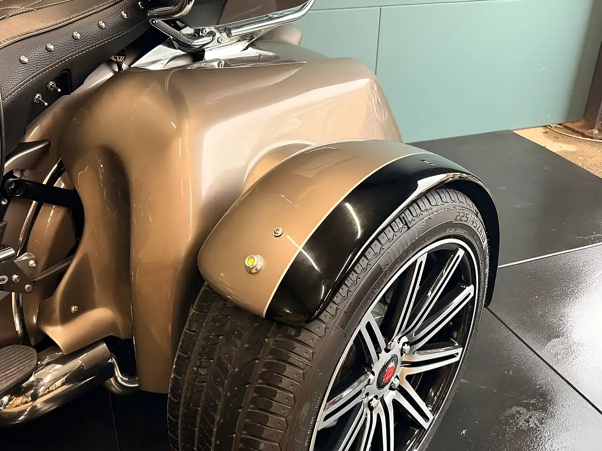 Used 2018 Indian Roadmaster Tourer Bronze - Interior and Exterior details 15