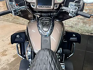 Used 2018 Indian Roadmaster Tourer Bronze - Interior and Exterior details 16