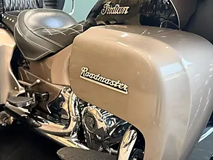 Used 2018 Indian Roadmaster Tourer Bronze - Interior and Exterior details 4