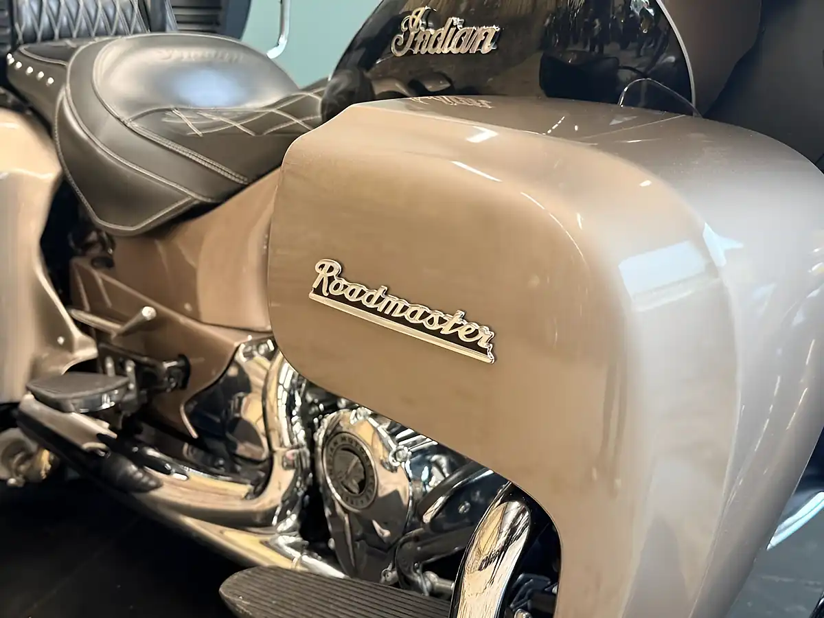 Used 2018 Indian Roadmaster Tourer Bronze - Interior and Exterior details 4