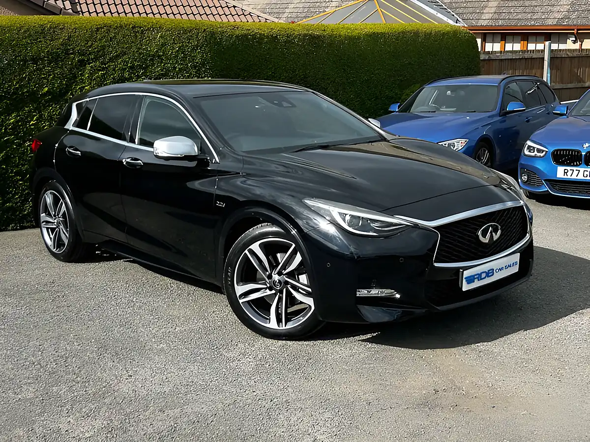 Used 2018 Infiniti Q30 Sport Intouch Black - Interior and Exterior details 12