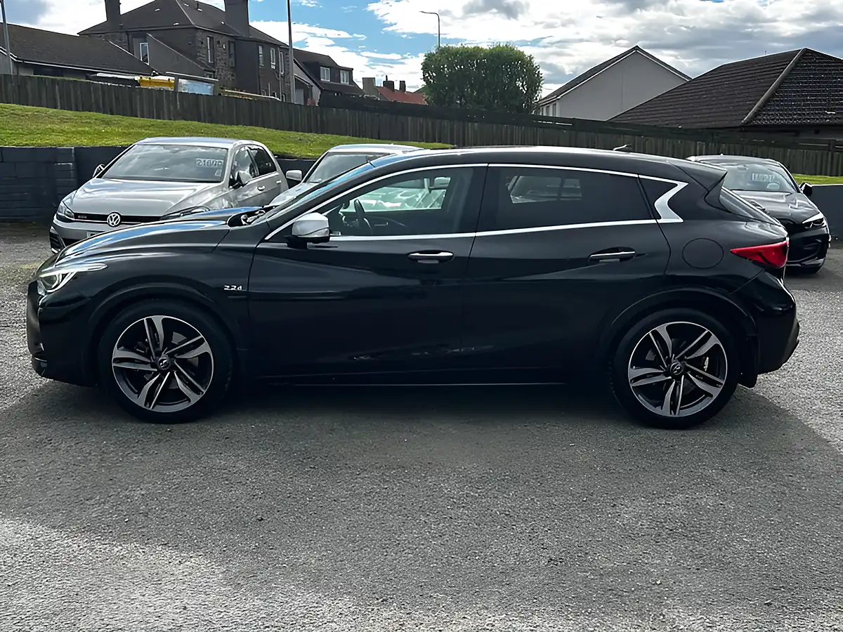 Used 2018 Infiniti Q30 Sport Intouch Black - Interior and Exterior details 15