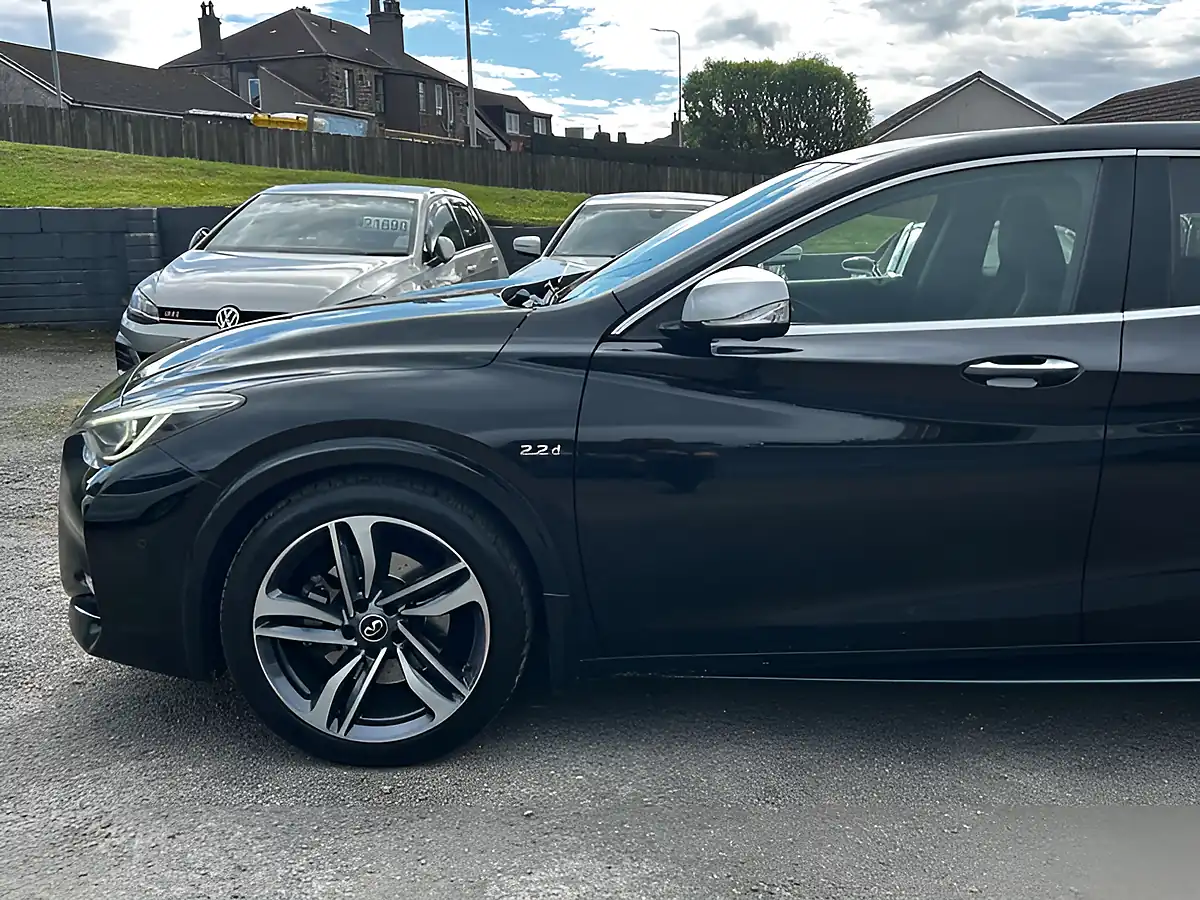 Used 2018 Infiniti Q30 Sport Intouch Black - Interior and Exterior details 16