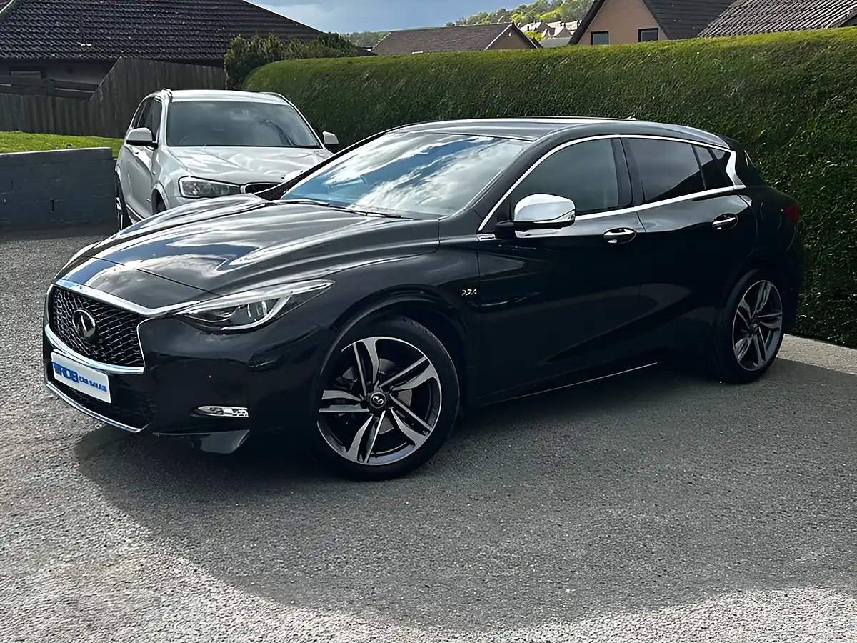Used 2018 Infiniti Q30 Sport Intouch Black - Interior and Exterior details 3