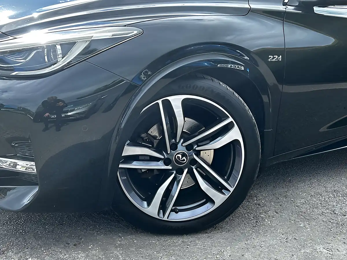 Used 2018 Infiniti Q30 Sport Intouch Black - Interior and Exterior details 4