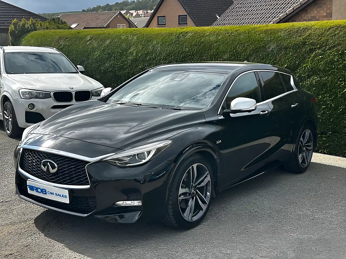 Used 2018 Infiniti Q30 Sport Intouch Black - Interior and Exterior details 9